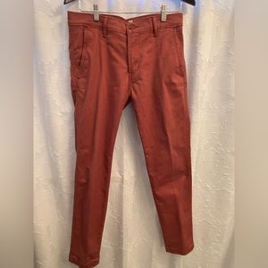 Levi’s 98% cotton~2% elastane
Str Twill
Stretch
Zip fly
5-pocket styling